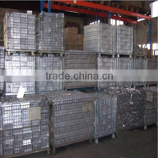 Galvanized foldable wire container in store