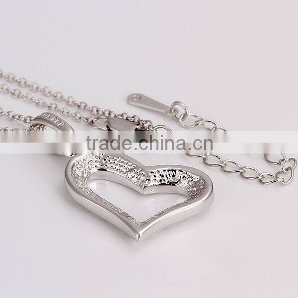 Magnetic 18k white gold necklace with heart pendant