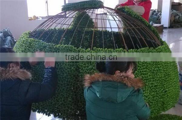 Giant artificial iron frame plastic topiary balls