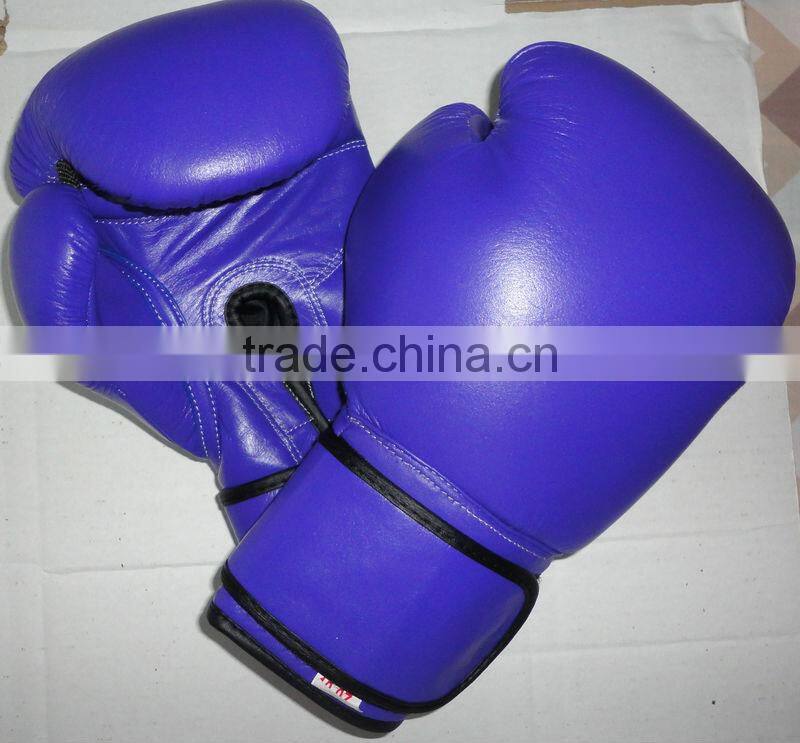 Professional boxing gloves