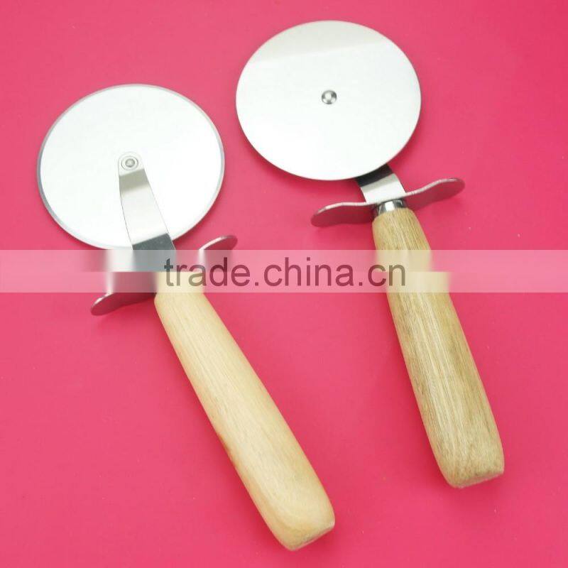 32058 Stainless Steel Cake Pizza cutter with wooden handle
