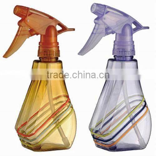 Plastic trigger spray bottle