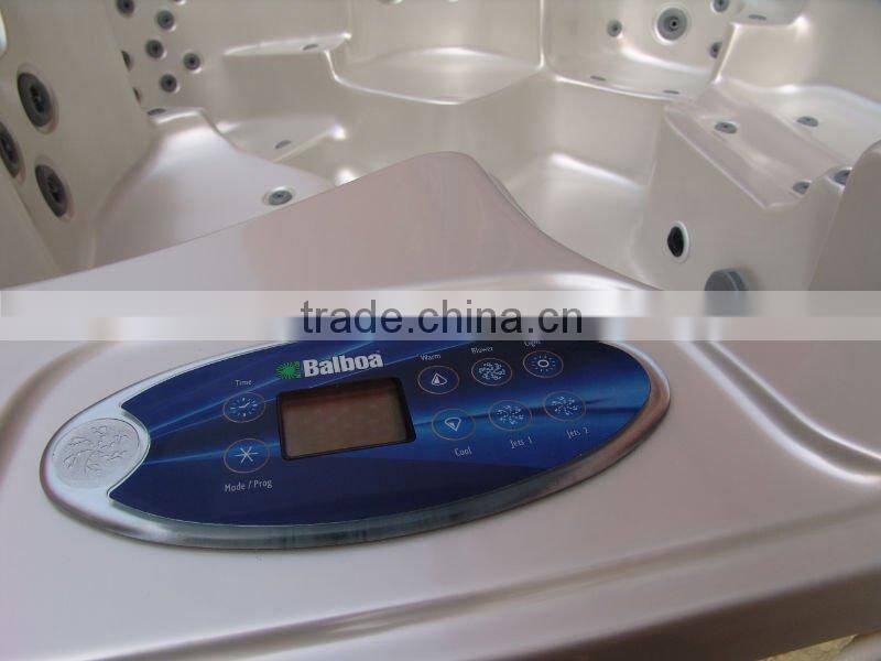 Whirlpool hot tub for outdoor indoor use