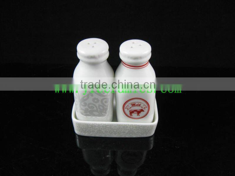 YF17003 ceramic salt and pepper shaker set in 2 pieces