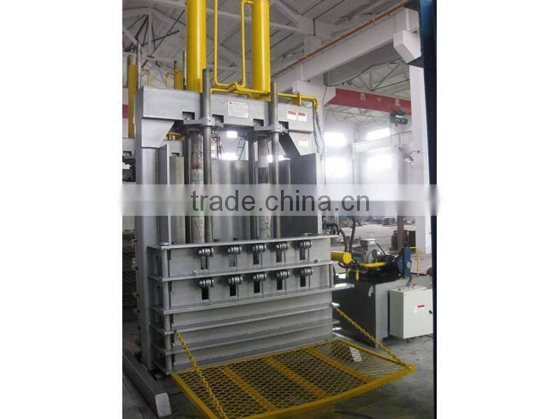 Manual baler machine for used tires