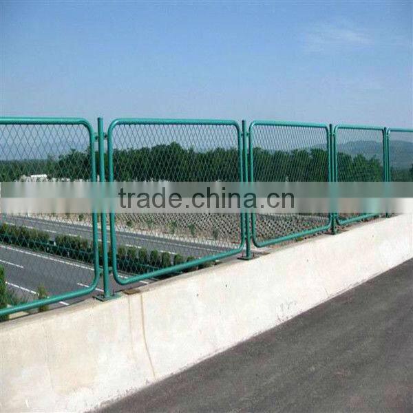 Road guardrail traffic barrier roadside fence sepration fence barrier vehicles fence