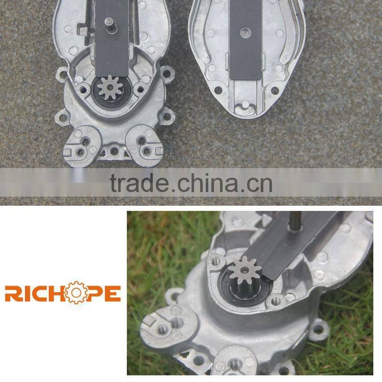 Hedge Trimmer with 2-stroke engine