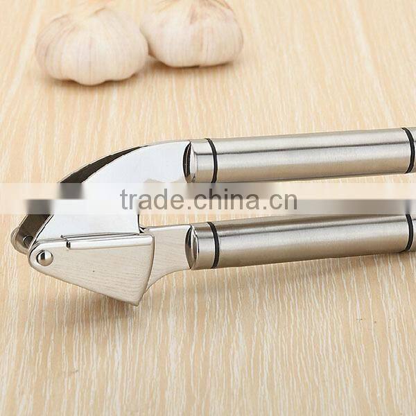 Garlic Crusher Made of Stainless Steel Mince Professional Garlic Press, silicone Crusher with Garlic Peeler
