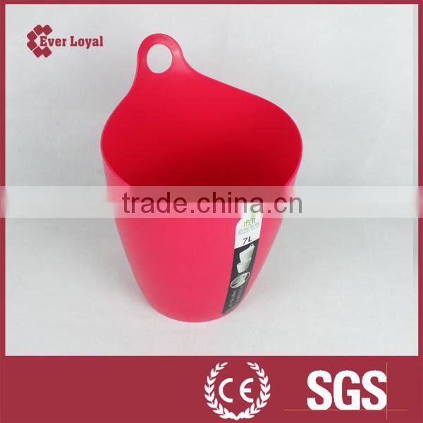 Bin stacks up to receive the bucket, plastic stacking box