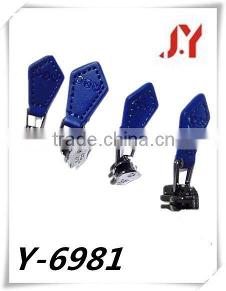 2016 hot sell eco-friendly material custom soft pvc/rubber zipper puller with logo