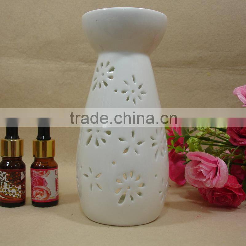 2015 ceramic material white color flower hole unglazed ceramic oil burner