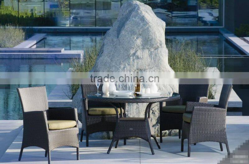 2017 Trade Assurance Most Popular 4 seater Garden european pe ratan new style dining table set