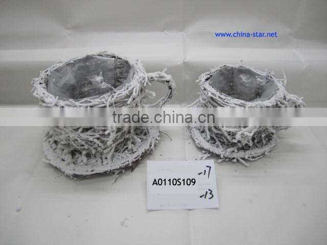 indoor rattan heart planter with snow