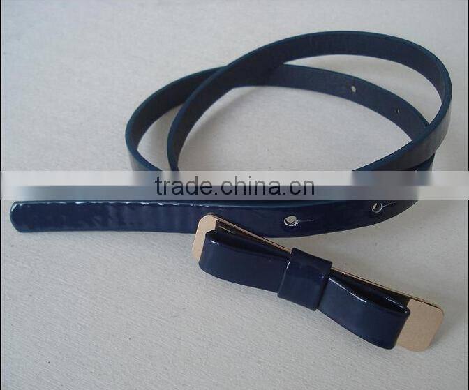 LADIES SKINNY BELT WITH BOW BUCKLE / NAVY / SHINY PATENT PU LEATHER FASHION