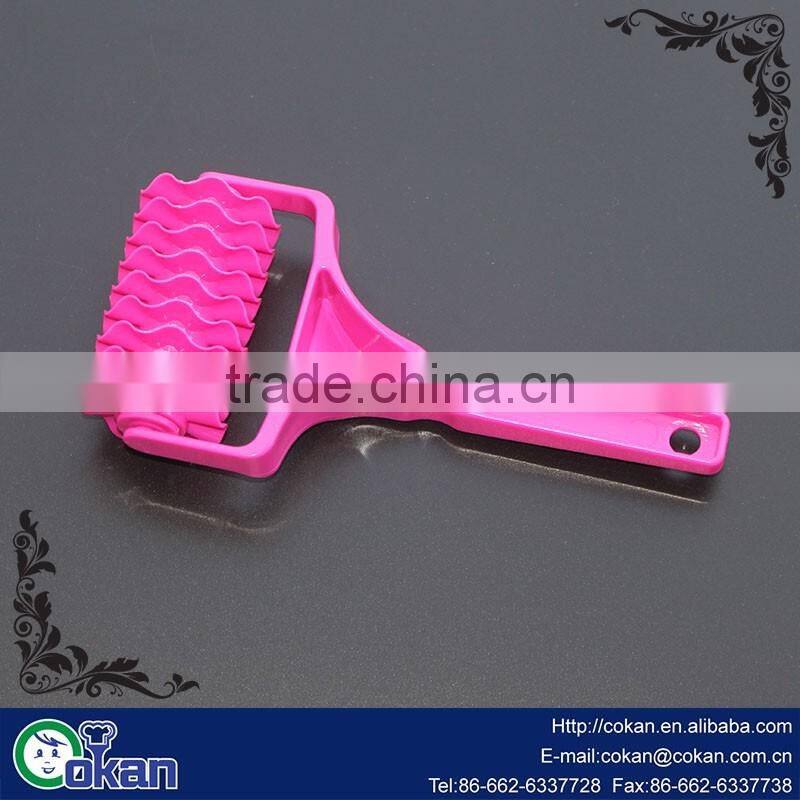CK-KT686 Plastic Pizza Tools pie maker Lattice Pastry Cutter With Plastic Handle/Pastry Lattice Roller cutter of cake tools.