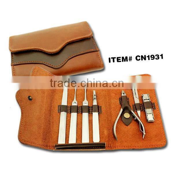 Red PVC pouch carbon steel manicure set in a purse