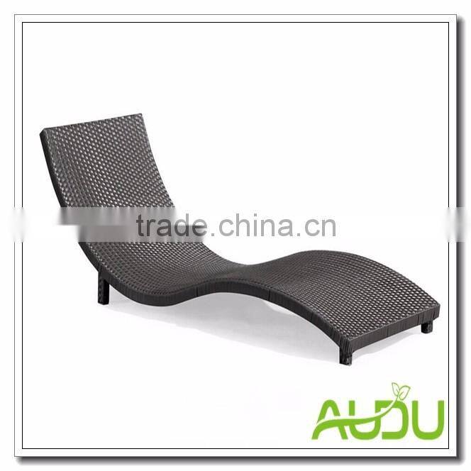 Phoenix Wicker Outdoor Sun Lounger