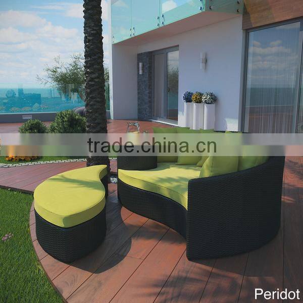 Beach Chair - Curve Rattan Wicker Lounge chair - Love Sun Lounger - Resin Rattan Sunbed