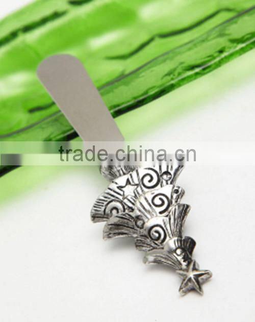 Glass pretty green plate with metal Chrismas tree decoration