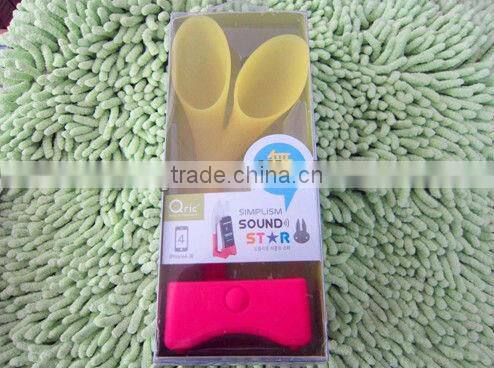 2013 new design silicone football speaker for i phone Silicone mobile phone holder horn stand