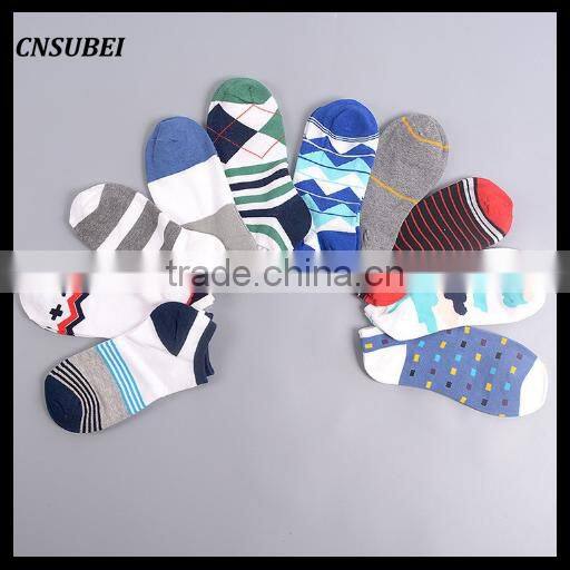Fashionable multi color retro type boat socks