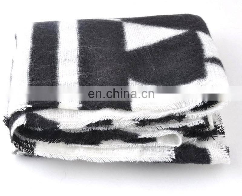 Wholesale Fall scarf Winter Warm Scarf Cheap Black And White Shawl in stock
