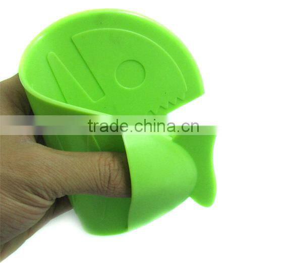 eco-friendly cute design silicone heat resistant oven mitts
