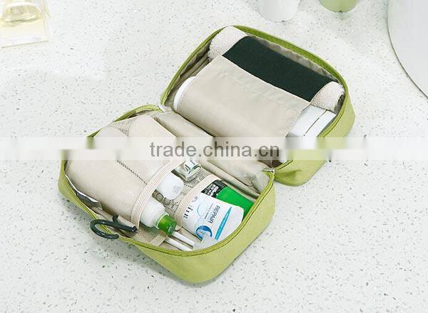 Factory price of China waterproof fabric zipper travel bag cosmetic organizer bag