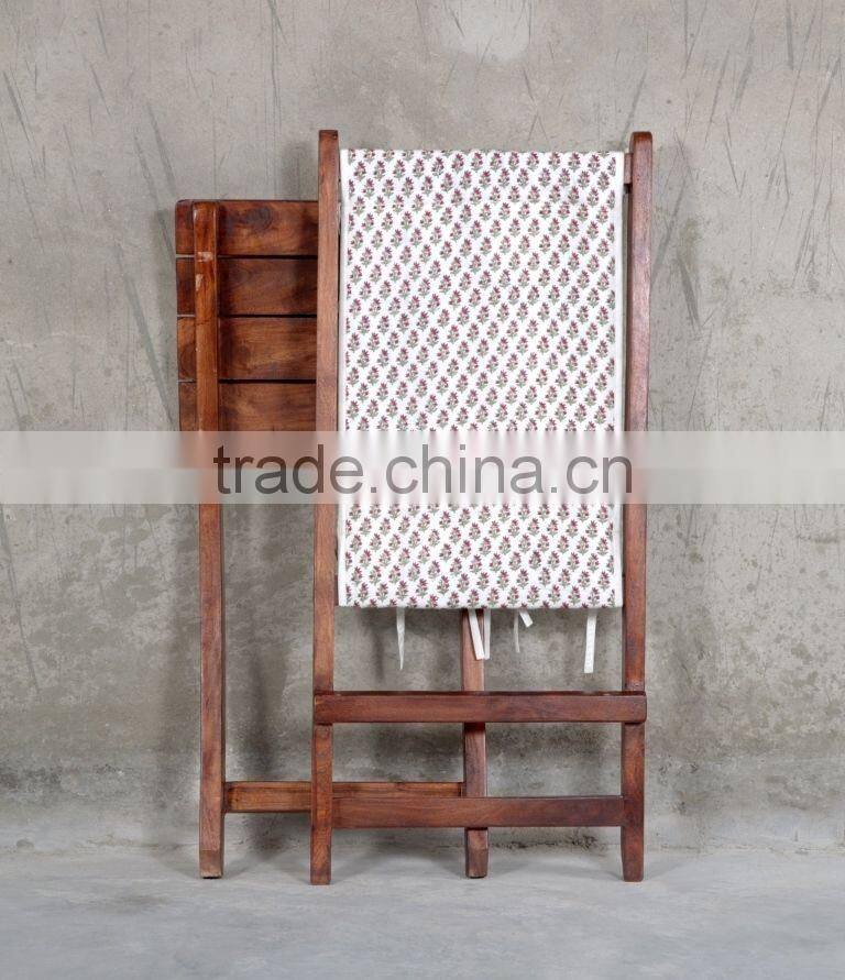 Travel Chair with Canvas and Voil Fabric