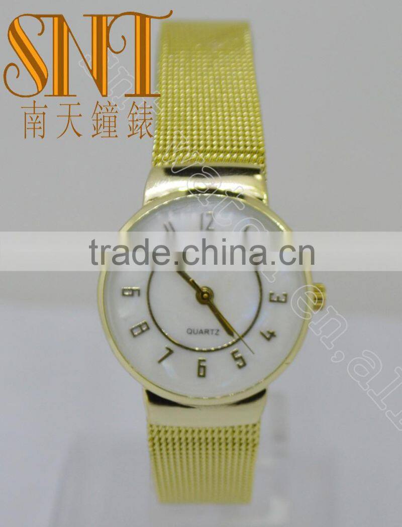 Fashion Vogue Gold Alloy Watch With Reticulate Hand, High Quality Quartz Watch For Lady