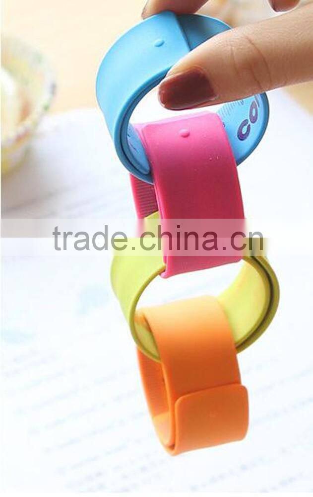 Fashion style and china regional feature led light silicone wristband
