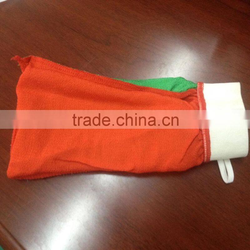 Body sisal exfoliating mitts to clean the dead skin