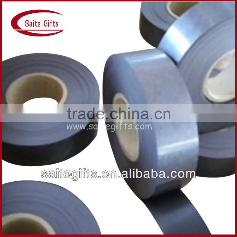 Isotropic flexible rubber coated magnet