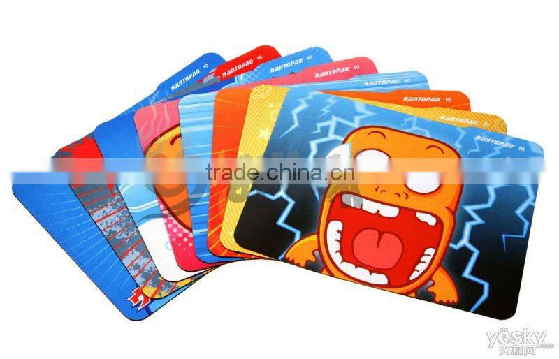 Rubber gaming mousepad with overlocked edge