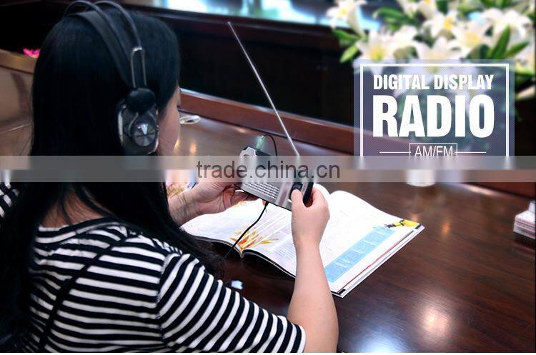 2016 Trending Products Dynamo Digital Display LED Torch AM/FM Solar Rechargable Radio Flashlight