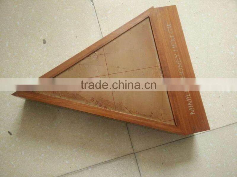 Customize High-grade triangle wooden flag box