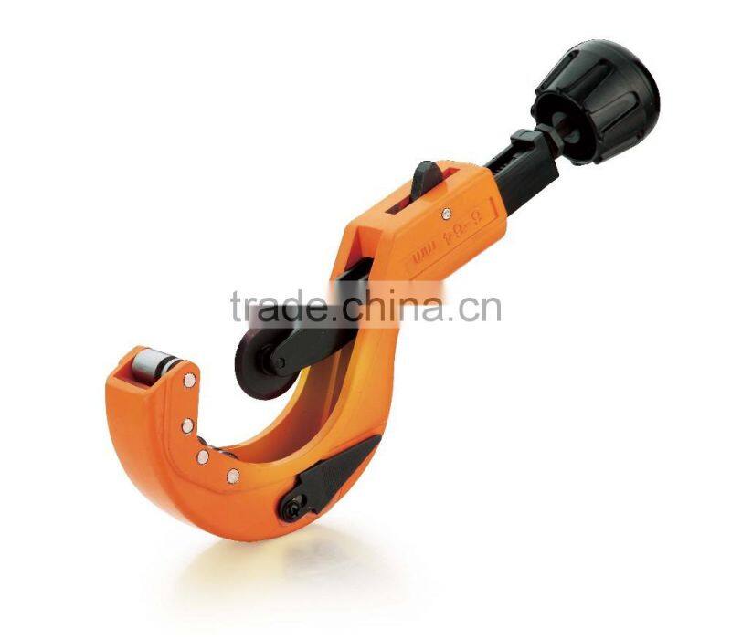Metal hand tool, pipe cutter