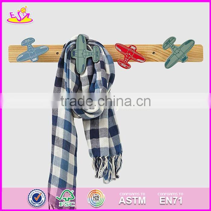 2017 New design cartoon animal wooden baby coat hangers W09B075