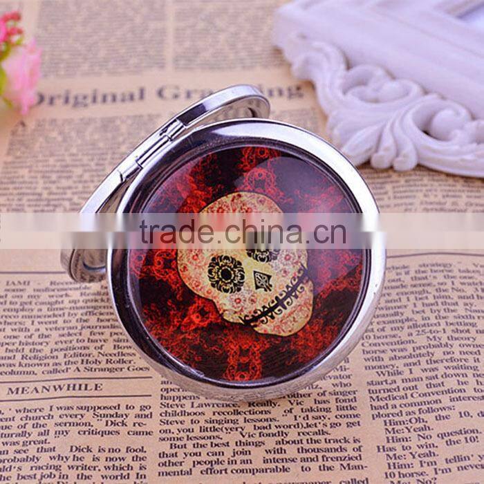 Cosmetic mirror with skull designs