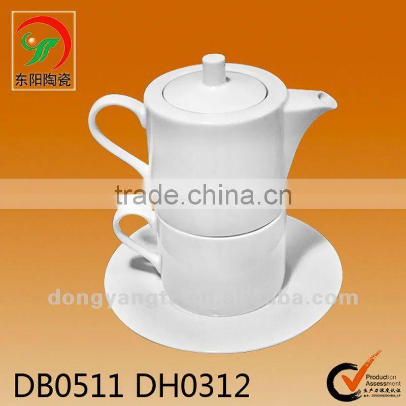Customized white porcelain tea cups and tea pots