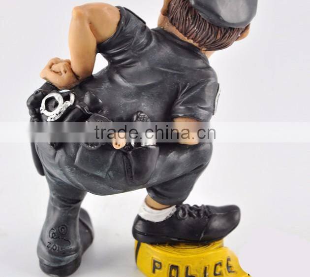 cheap promotinal small resin police figurines wholesale