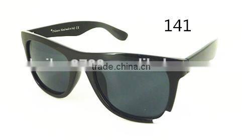 China OEM New Fashion Spectacles Plain Simple Spectacle with Color Film