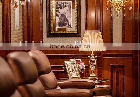 Clear crystal body golden metal bottom concise design table lamp