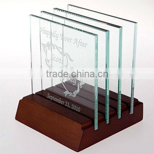 Square glass plate with prints