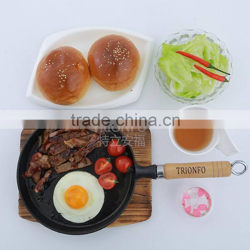 TRIONFO mini round cast iron cookware wooden handle