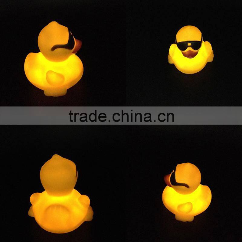 2015 hot selling custom yellow plastic ducks