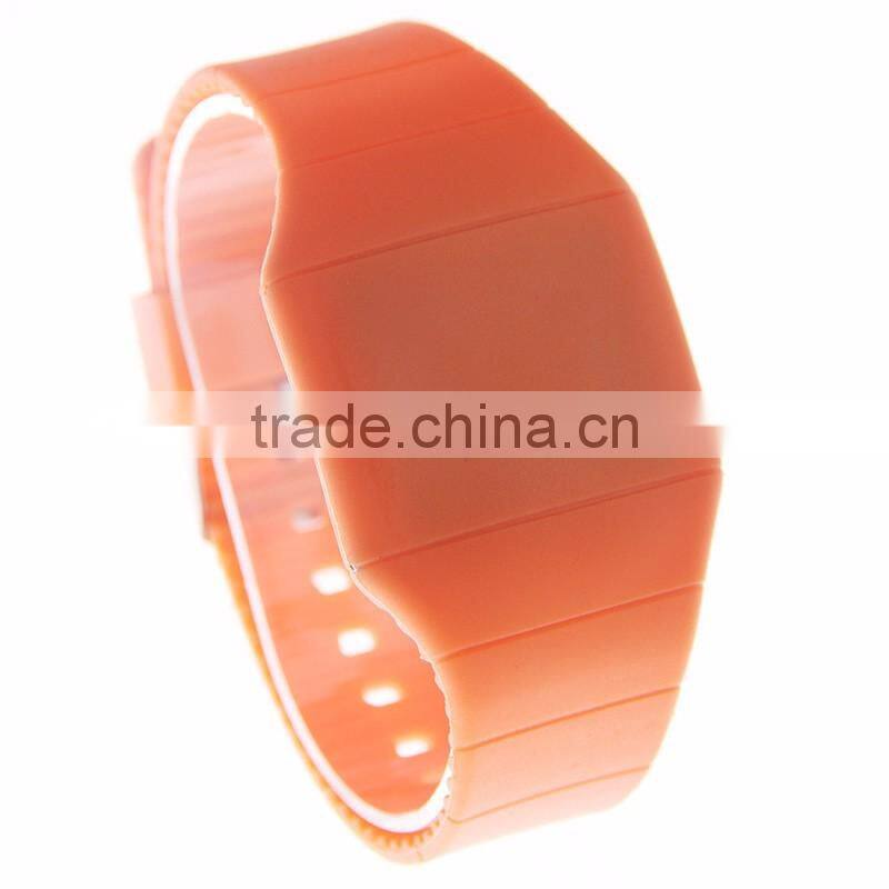 Very Low Price Low MOQ LED Silicone Electronic Girl and Boy Untra-thin Touch Screen Gift Wrist Watch
