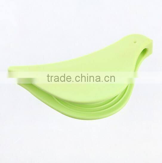2017 new product bird shaped silicone oven rack guard grill gloves