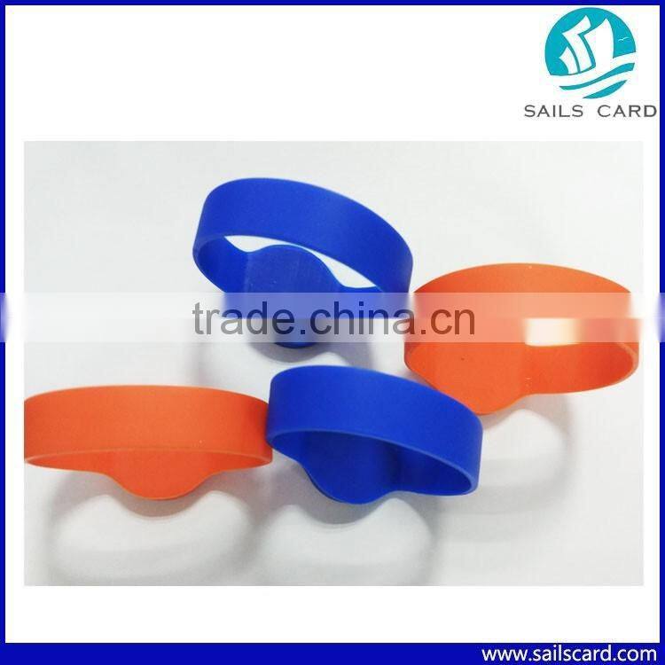 Passive RFID Wristband with UHF and HF chips