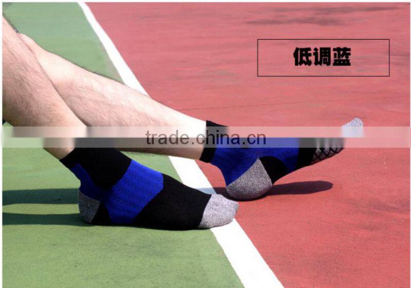 2017 new design New Mens Sports Ankle Striped Socks Running Hiking Travel Socks